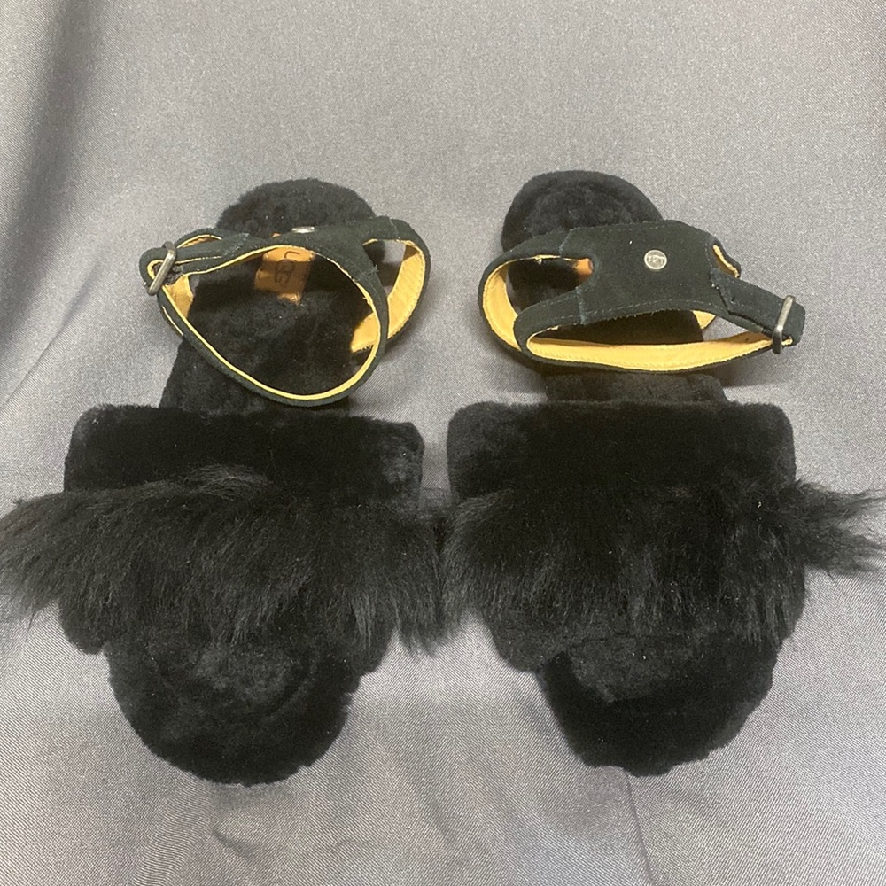 UGG sandals size 7